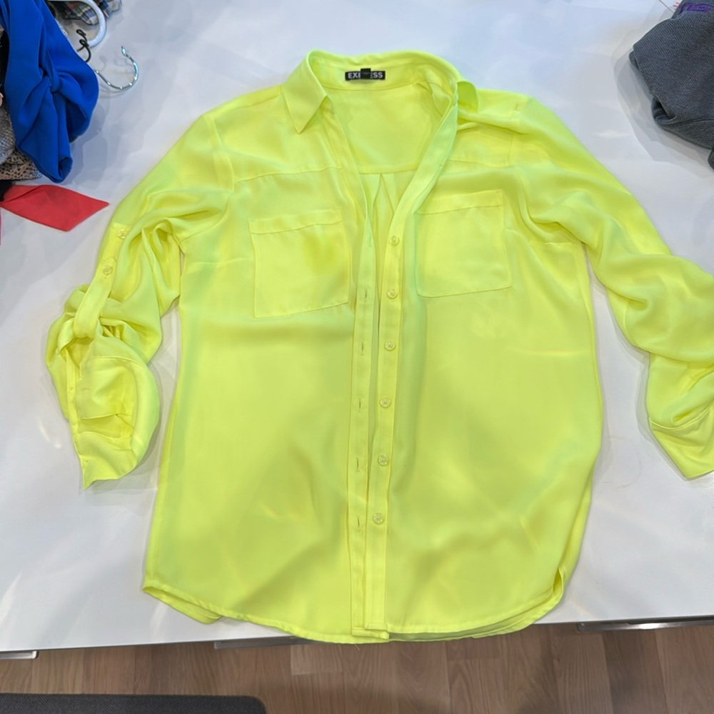 Highlighter yellow button up collared top with breast pockets